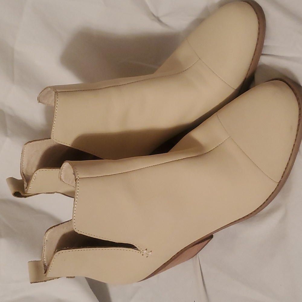 Ladies Tom's booties sz 9.5
